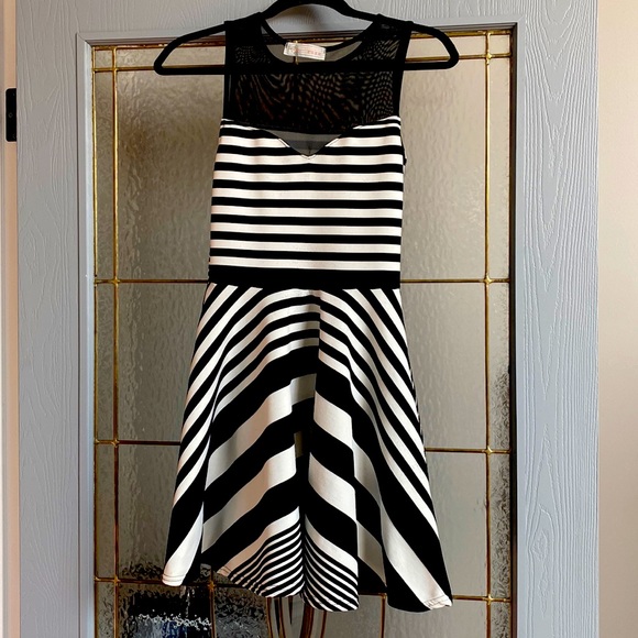 Cameo and rosé sleeveless dress - Picture 1 of 8